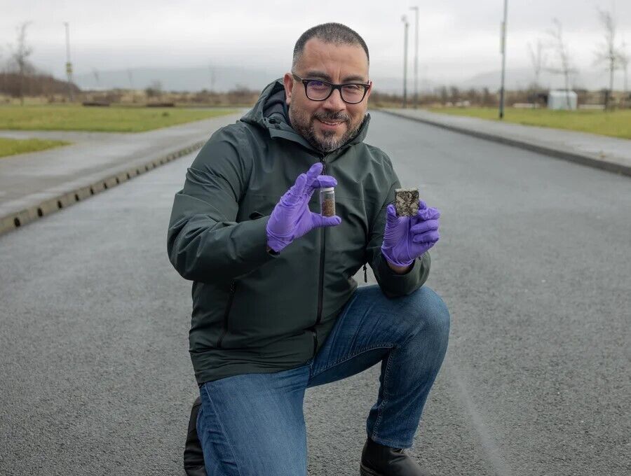 Создан асфальт, который сможет сам "ремонтировать" ямы на дорогах