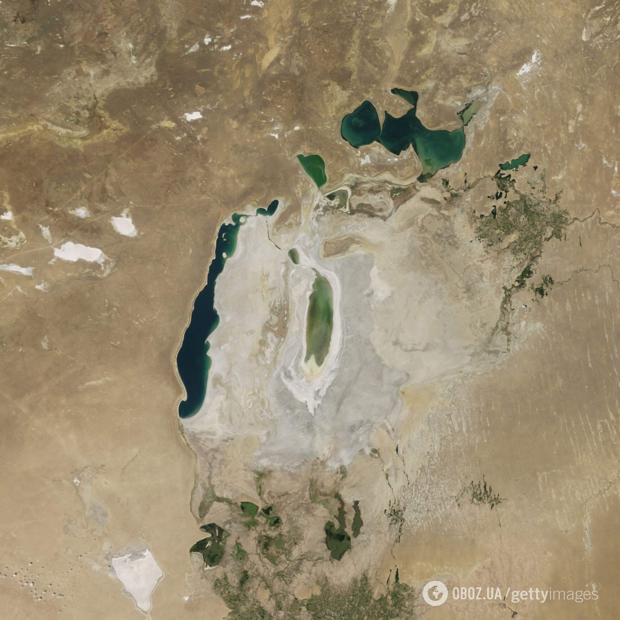 Четвертое по величине озеро в мире превратилось в смертельно опасную пустыню. Фото