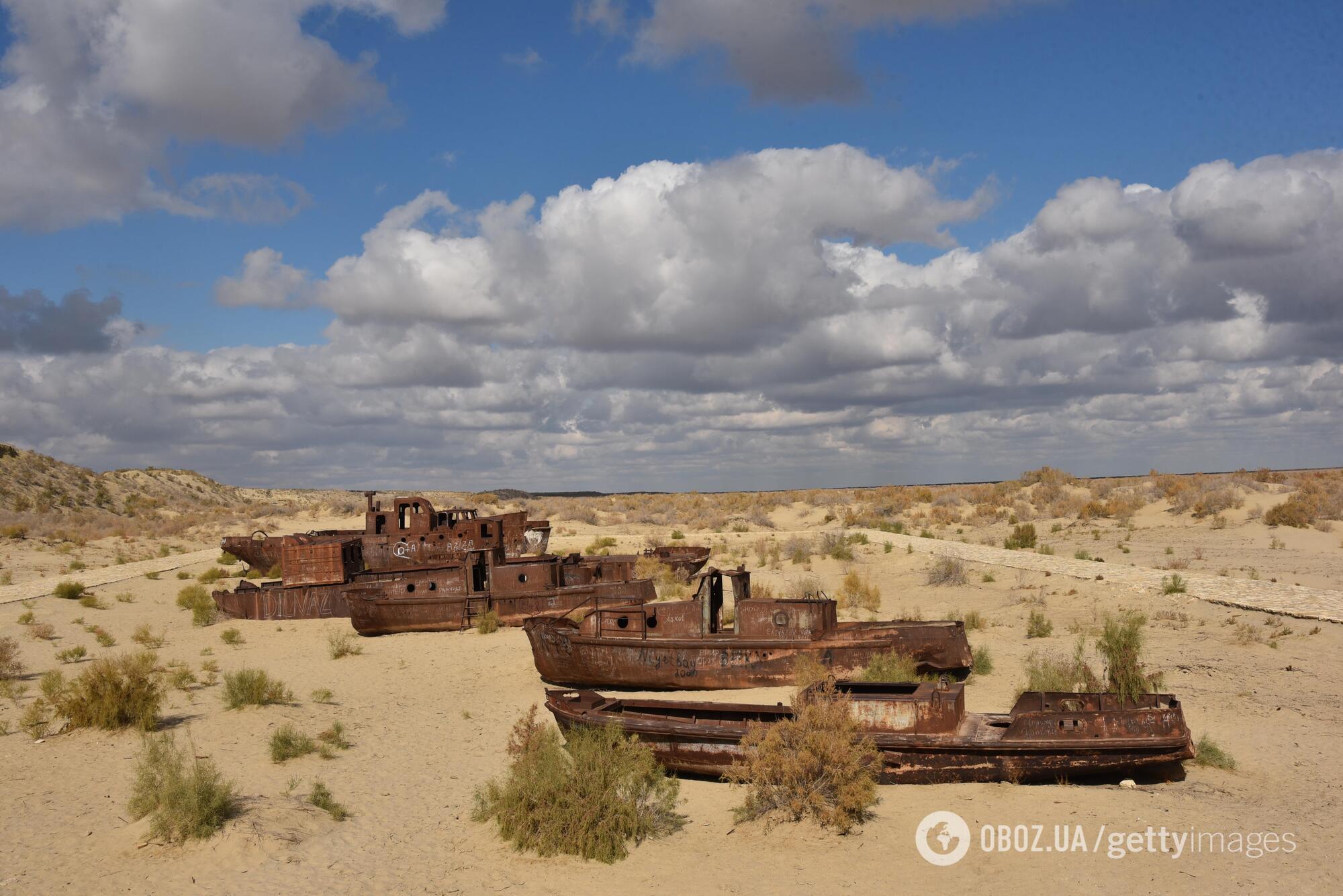 Четвертое по величине озеро в мире превратилось в смертельно опасную пустыню. Фото