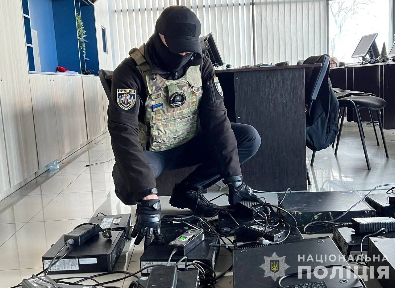 Кол-центри шахраїв "працювали" у кількох областях