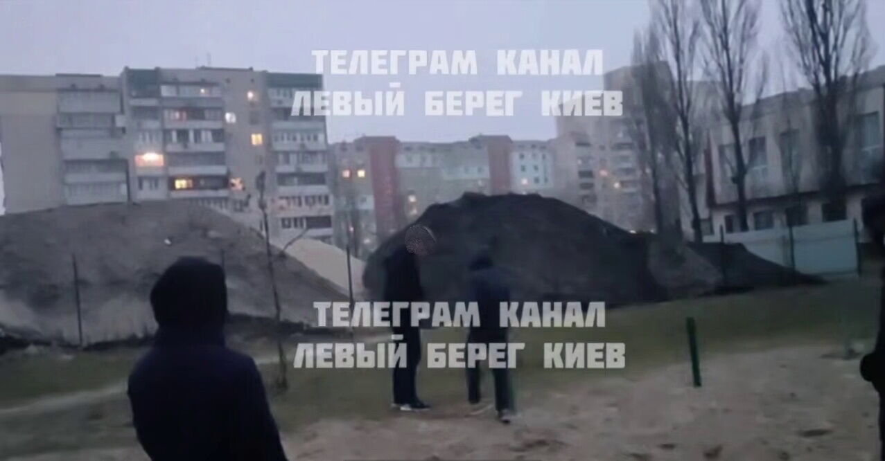 В Киеве подростки били парня ногами по голове и телу: делом занялась полиция