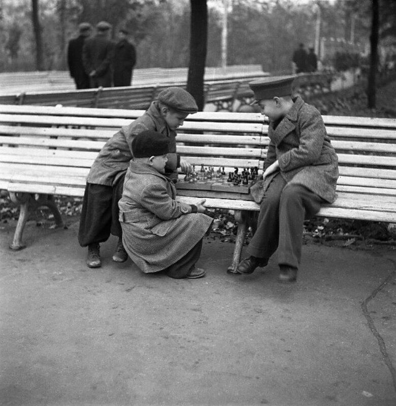 В сети показали, каким был Киев и его жители в 1957 году. Архивные снимки иностранного фотографа