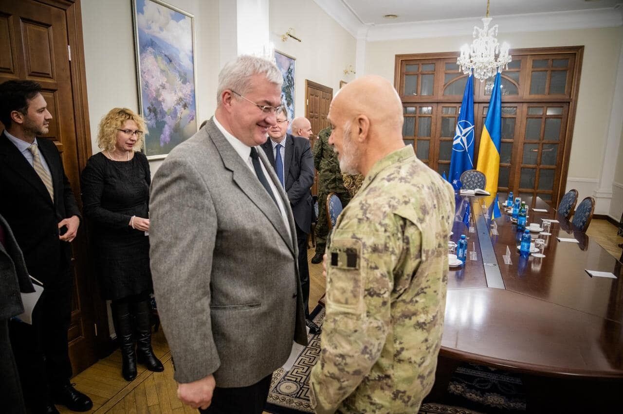 До Києва приїхав голова Військового комітету НАТО: подробиці візиту й фото