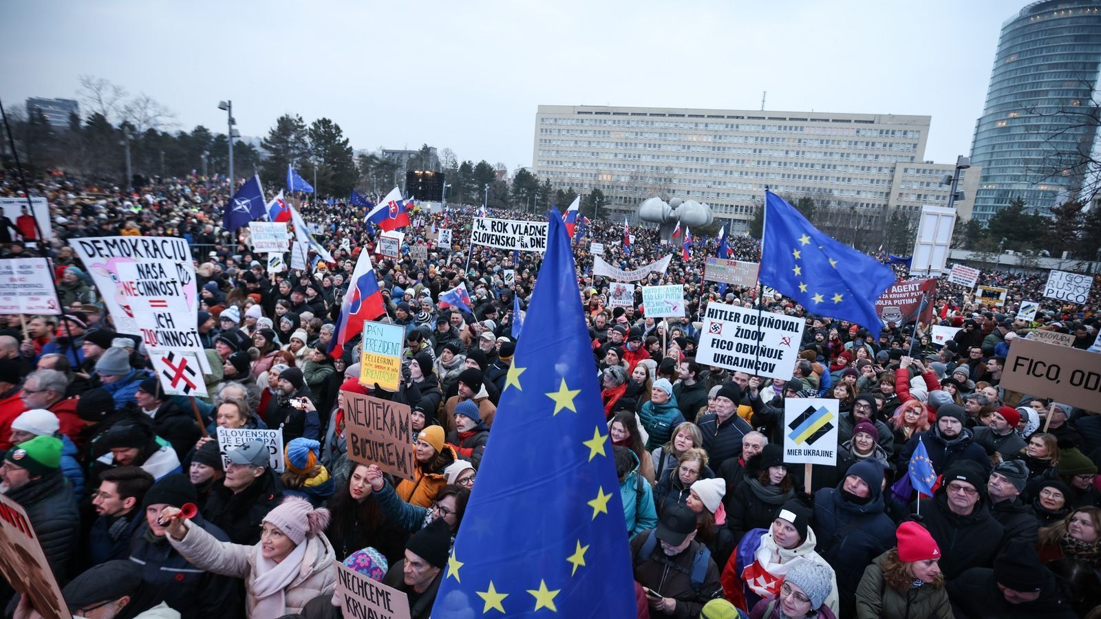 "Казки, брехня і марення": у Словаччині знову спалахнули протести проти уряду Фіцо. Фото