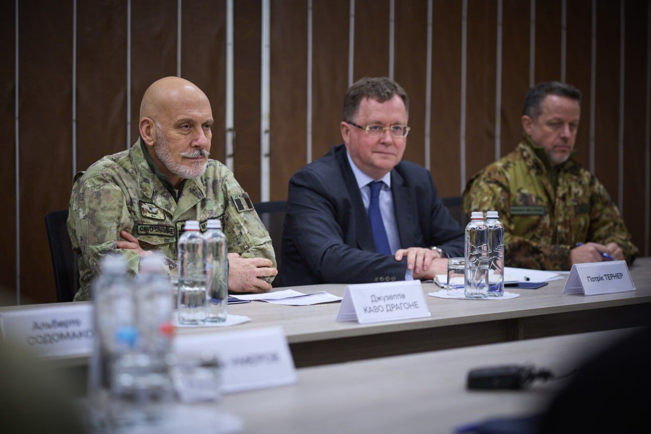 Зеленський ознайомив нового главу Військового комітету НАТО з потужностями української далекобійної зброї. Фото і відео
