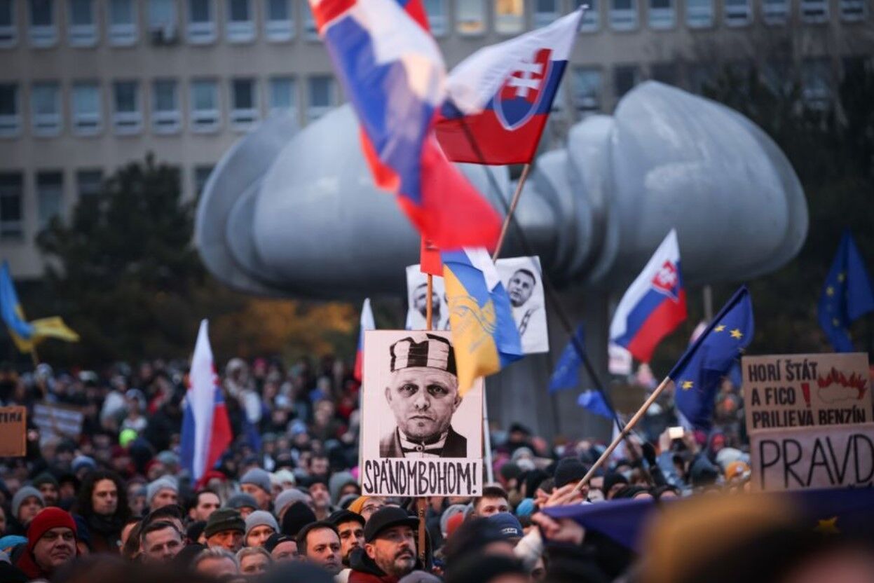 "Казки, брехня і марення": у Словаччині знову спалахнули протести проти уряду Фіцо. Фото