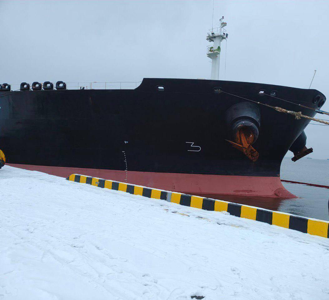 Російський танкер Koala сів на мілину біля морського порту в Ленінградській області РФ.