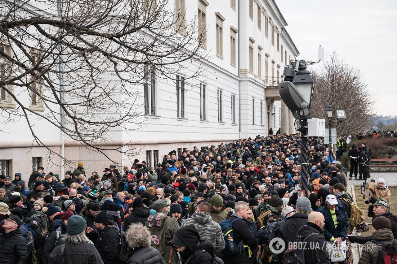 З георгіївськими стрічками і формою армії Росії: у Будапешті відбувся мітинг неонацистів. Фото qudidqziqrziddrroz