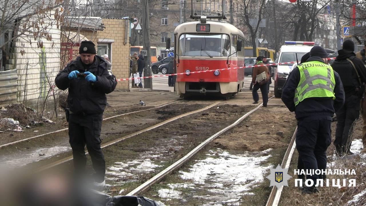 Зарезал из-за ревности: в Киеве задержали мужчину, который убил знакомого посреди улицы. Фото и видео