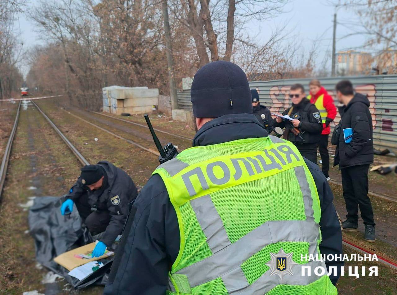 Зарезал из-за ревности: в Киеве задержали мужчину, который убил знакомого посреди улицы. Фото и видео