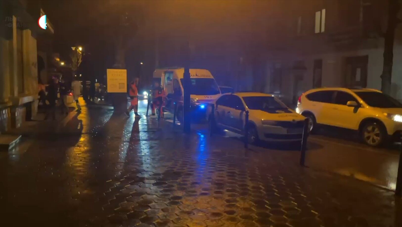 В Ивано-Франковске раздались два взрыва в районе ж/д вокзала: горел жилой дом, есть жертвы. Фото и видео