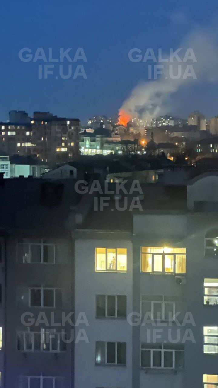 В Ивано-Франковске раздались два взрыва в районе ж/д вокзала: горел жилой дом, есть жертвы. Фото и видео