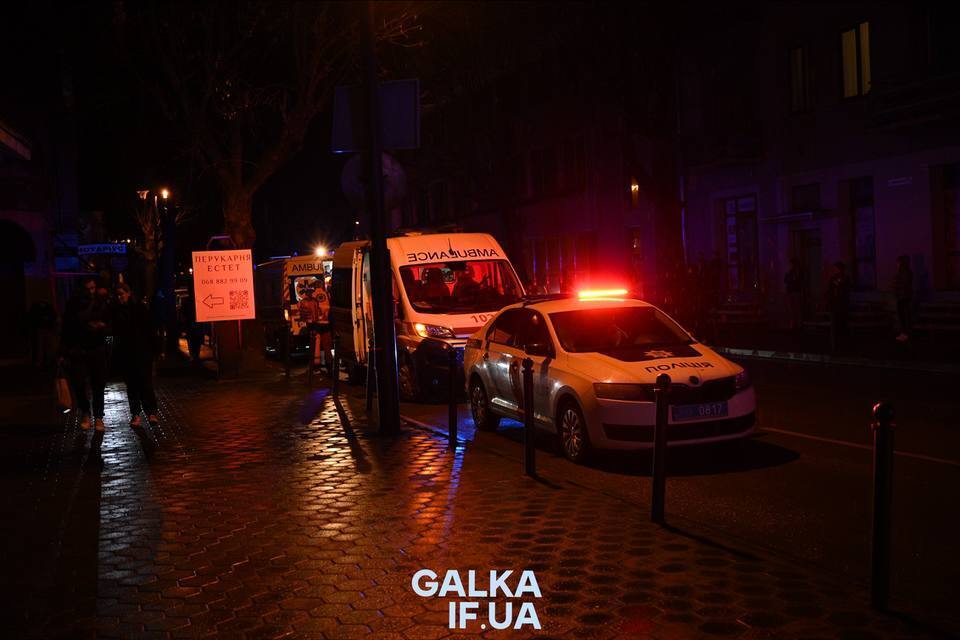 В Ивано-Франковске раздались два взрыва в районе ж/д вокзала: горел жилой дом, есть жертвы. Фото и видео