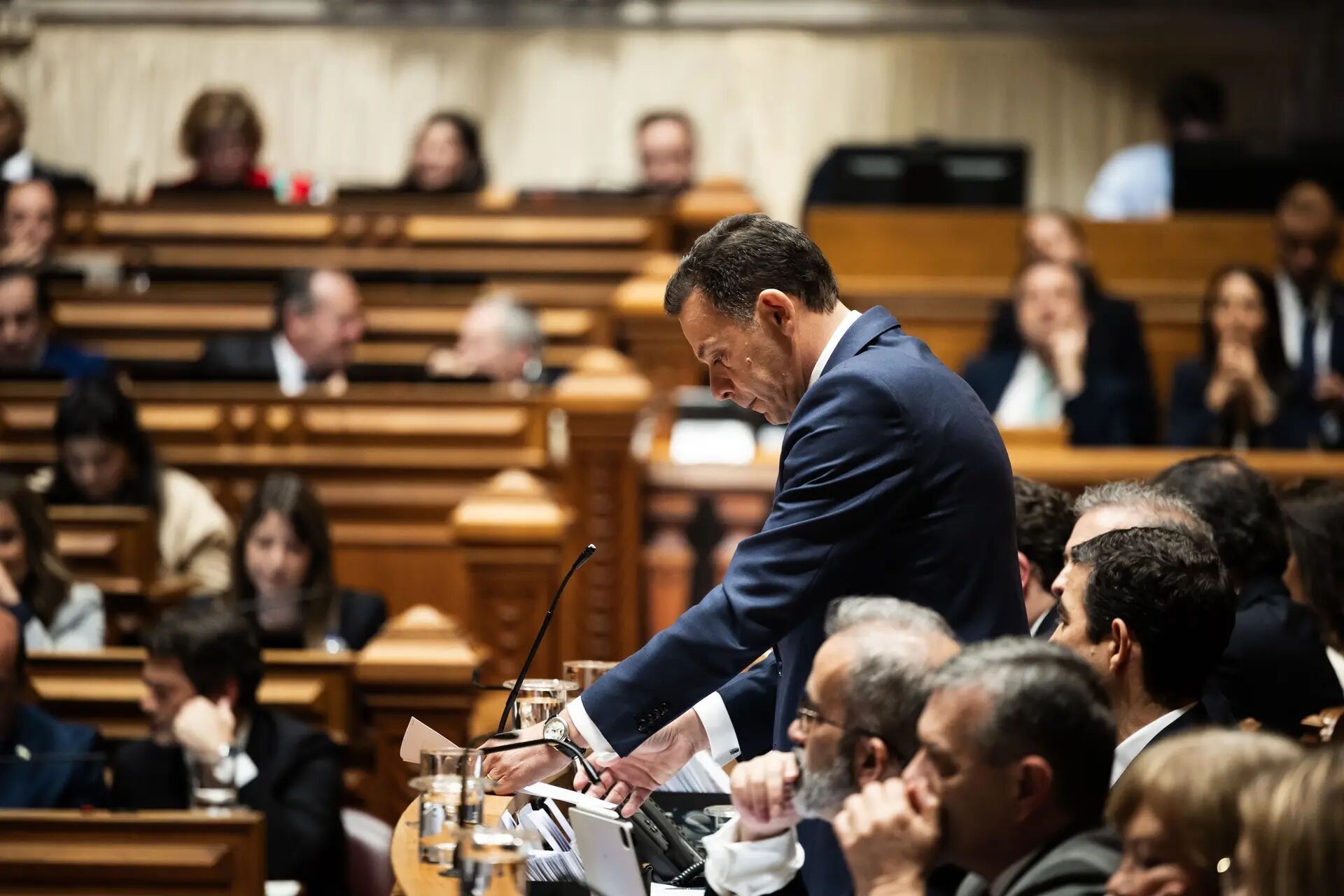 Парламент Португалии выразил вотум недоверия правительству: что это значит