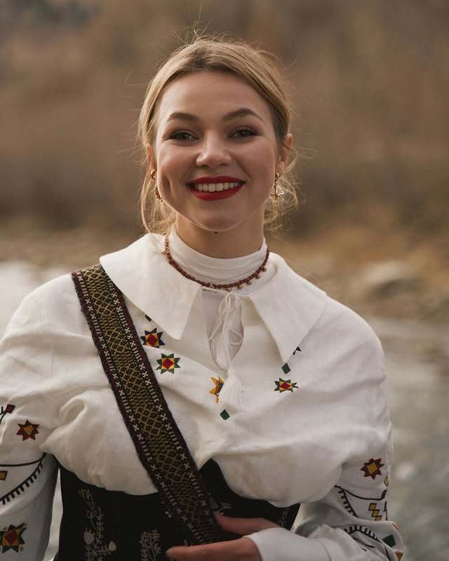 Бандуристка Марина Круть виступила на американській радіостанції та довела до мурах мережу, а ведучий сказав "Слава Україні". Відео