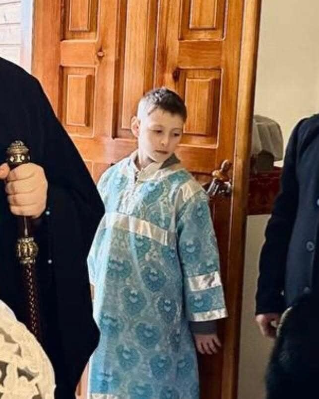 Окупанти ударом по Донеччині вбили двох братів-школярів: вони служили паламарями у храмі. Фото