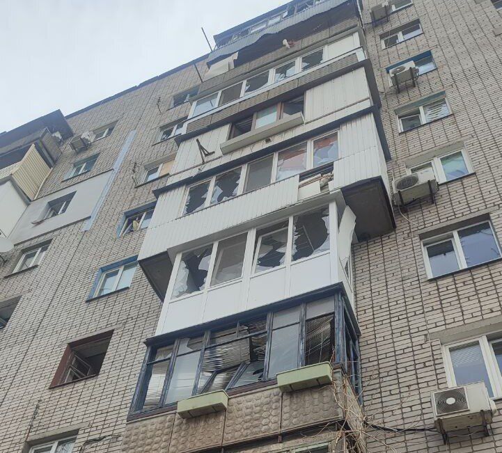 Окупанти атакували Дніпро й область: пошкоджено інфраструктурний об'єкт, виникли пожежі, є постраждалі. Фото й відео