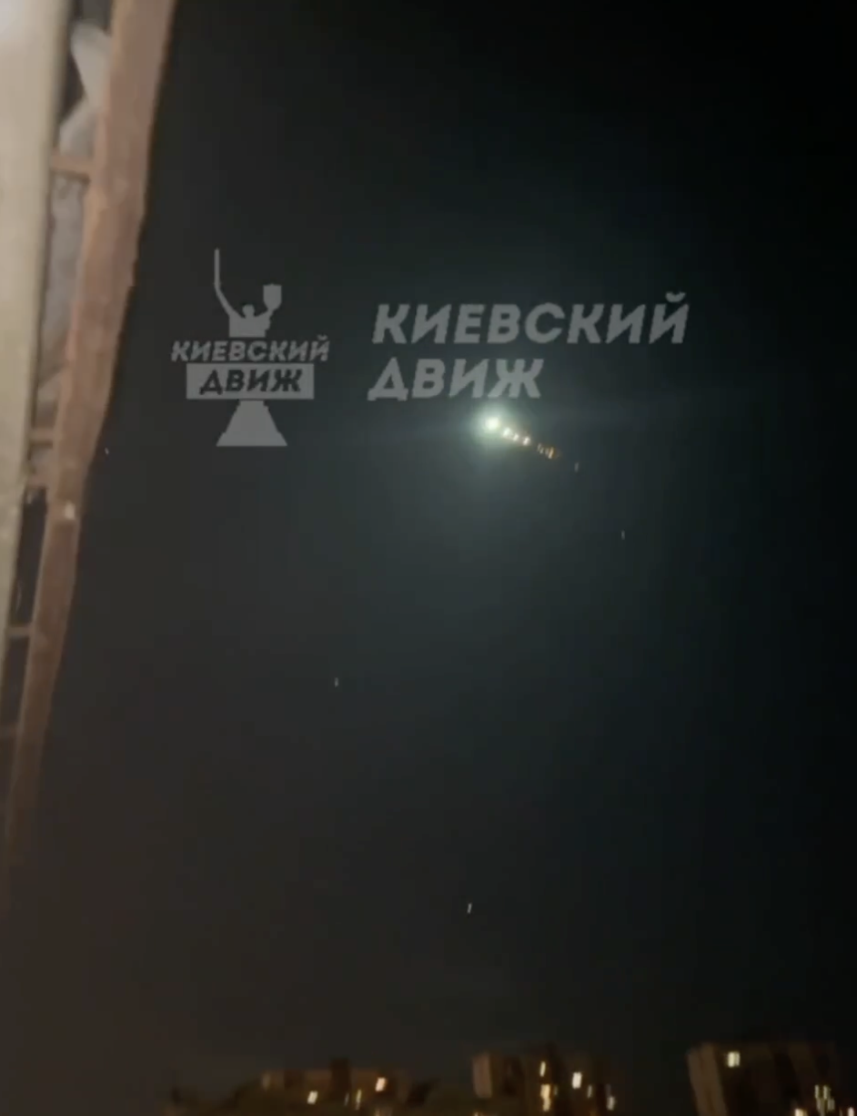 В небе над Киевом взорвался неизвестный летающий объект: что это могло быть. Видео