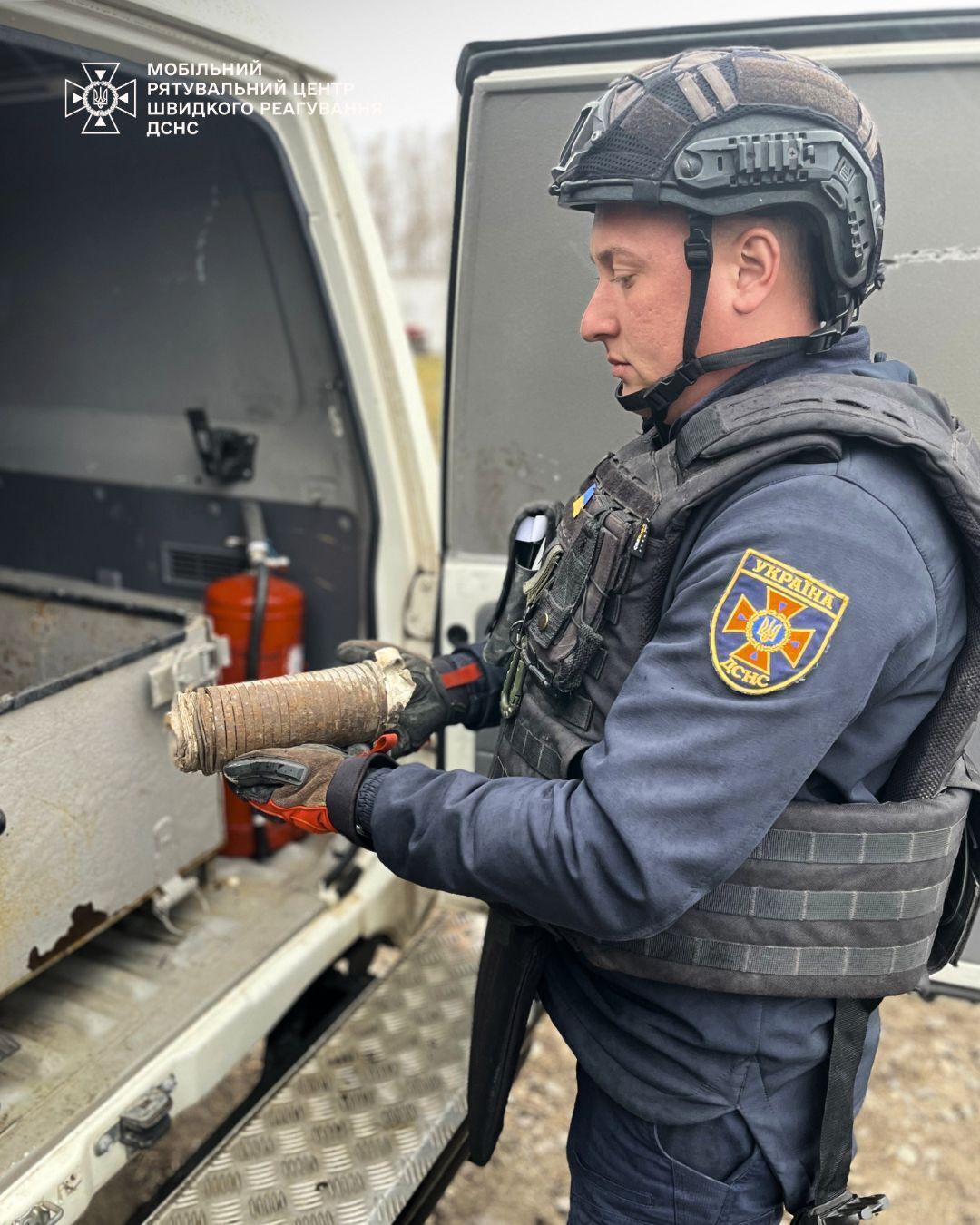 На Київщині фермер виявив у полі бойову частину російської ракети. Подробиці та фото