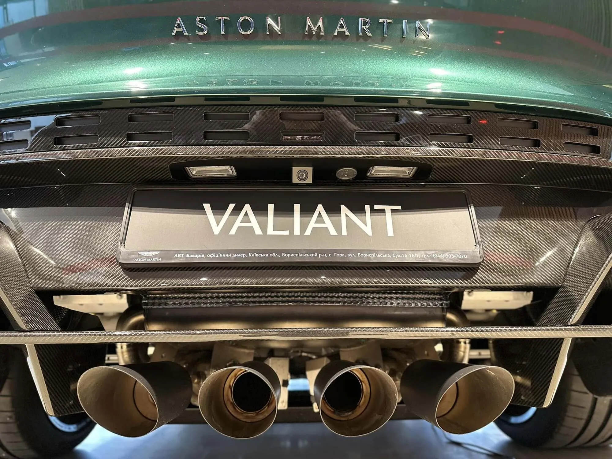 Існує всього 38 таких авто: у Київ привезли суперкар Aston Martin Valiant, вартістю 104 млн грн. Фото та відео