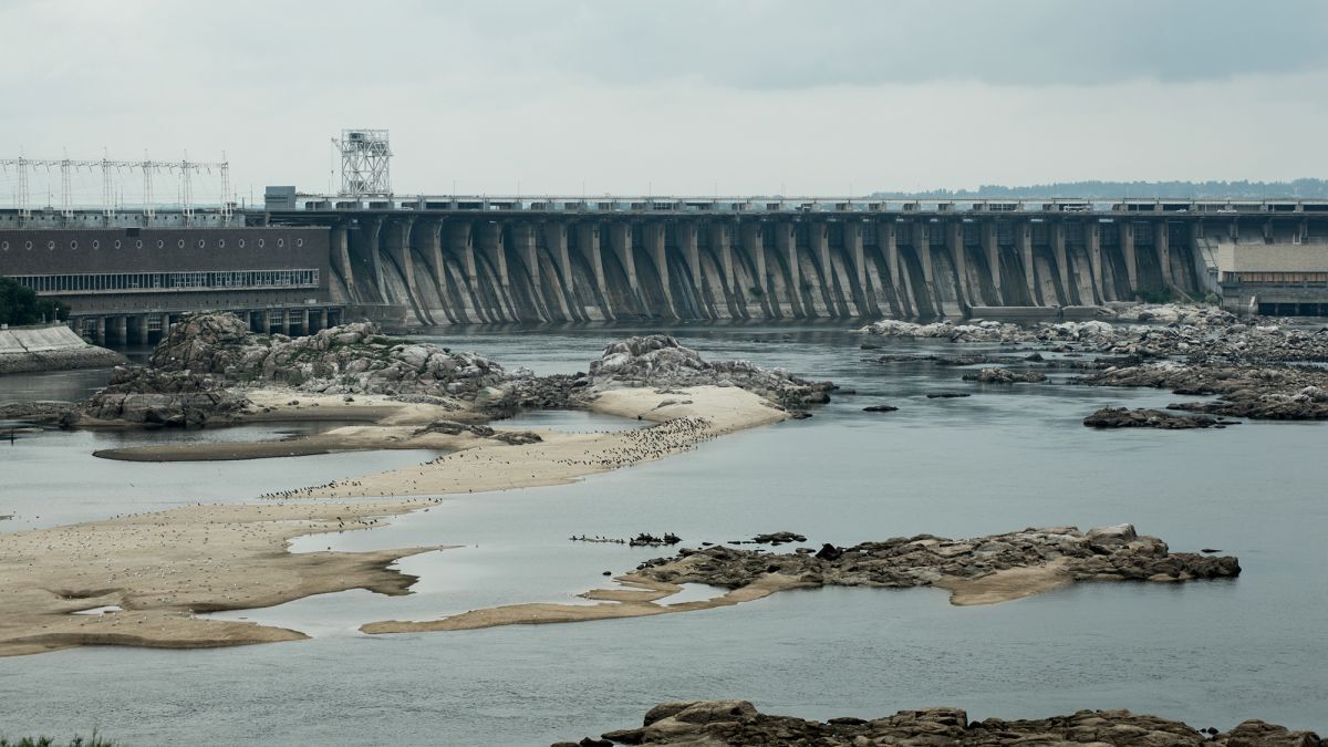 "Токсична бомба уповільненої дії": які наслідки підриву ворогом Каховської ГЕС
