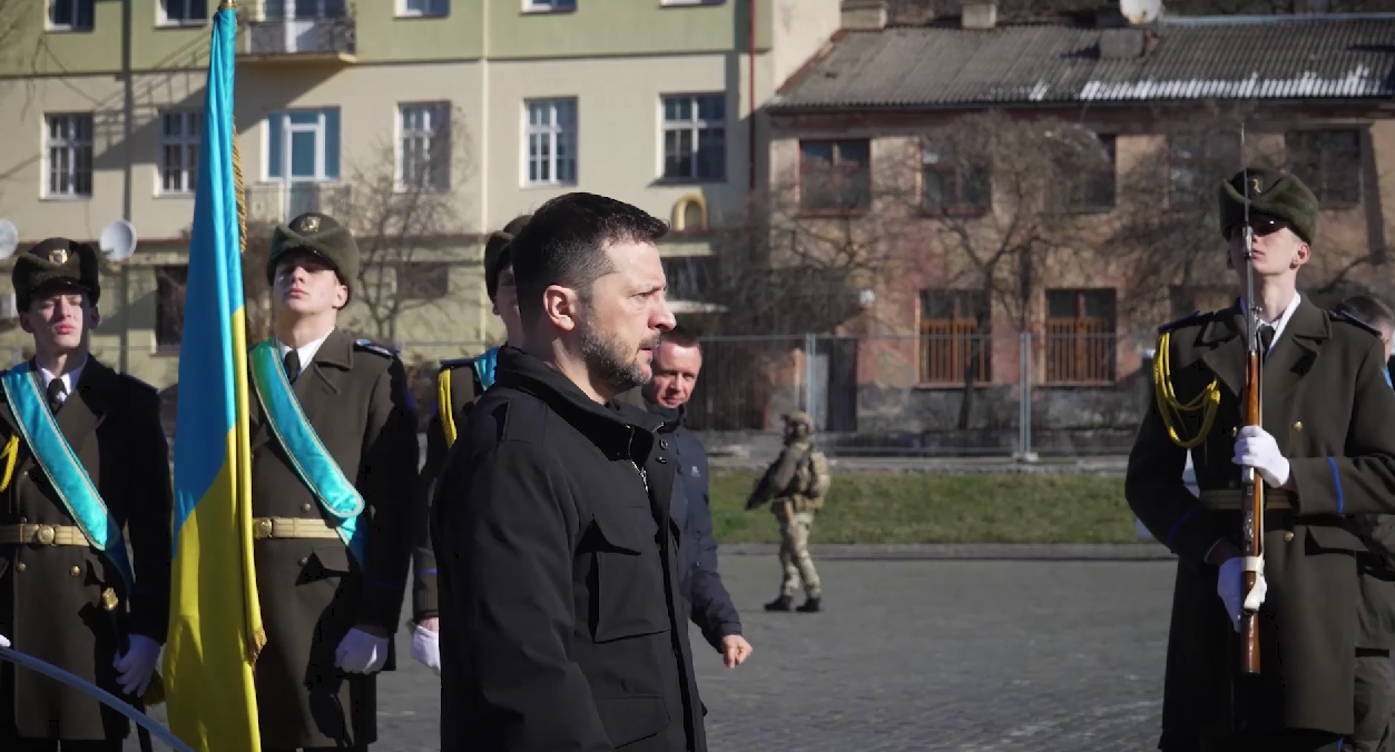 "Пам’ятаємо кожного й кожну": Зеленський у Львові вшанував пам’ять полеглих захисників і захисниць України. Відео