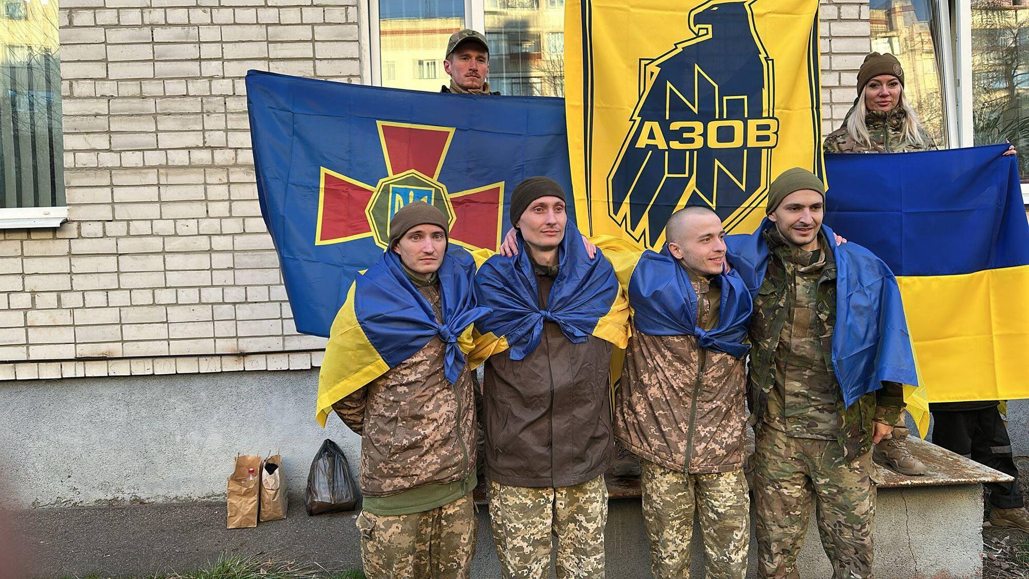 Один из самых больших обменов: Украина вернула из российского плена 197 защитников. Фото и видео