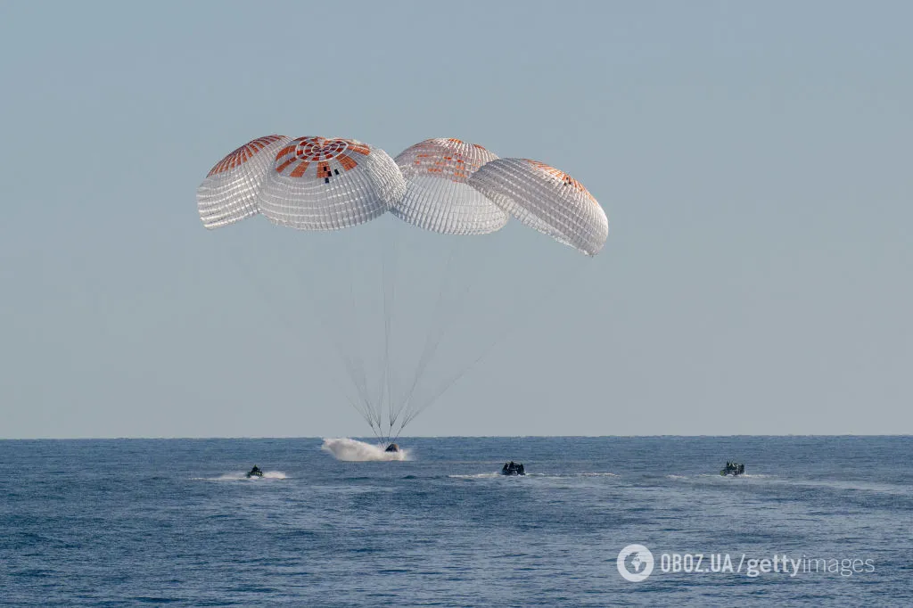 Кволі, але щасливі. Зʼявилися фото і відео повернення астронавтів NASA на Землю з космічного полону qqzidetidttiqkehab