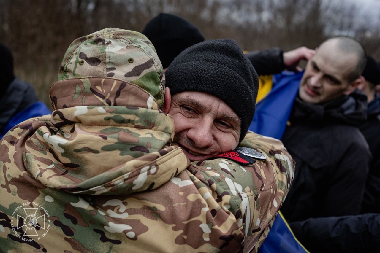 Один из самых больших обменов: Украина вернула из российского плена 197 защитников. Фото и видео