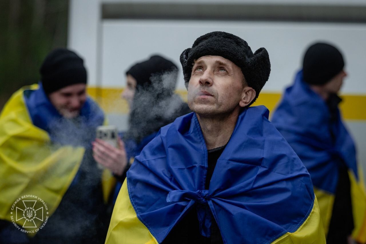 Один из самых больших обменов: Украина вернула из российского плена 197 защитников. Фото и видео