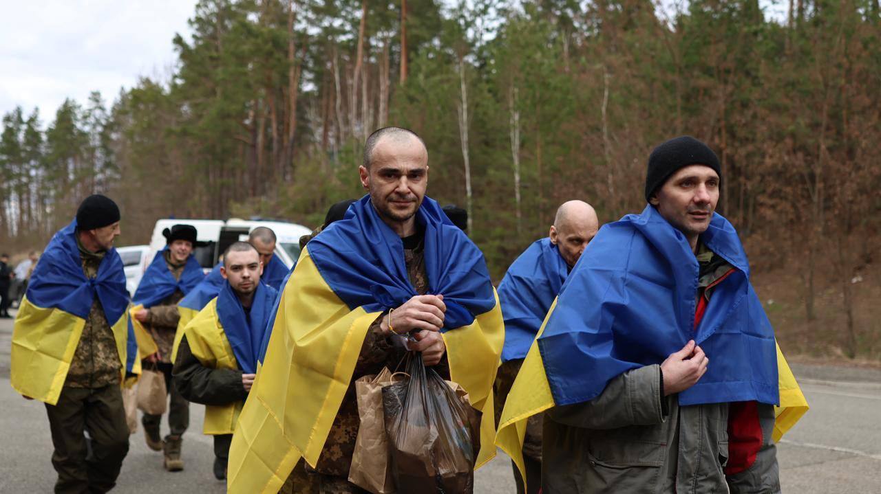 Один из самых больших обменов: Украина вернула из российского плена 197 защитников. Фото и видео