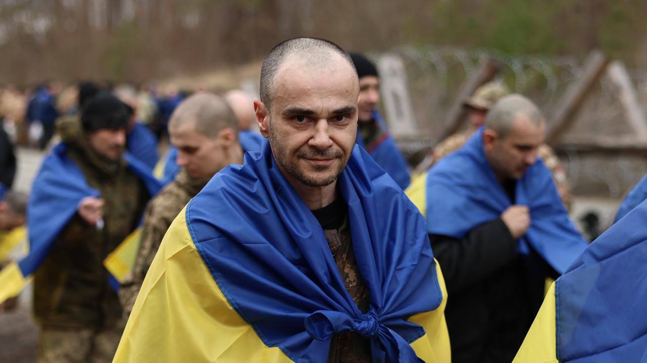 Один из самых больших обменов: Украина вернула из российского плена 197 защитников. Фото и видео