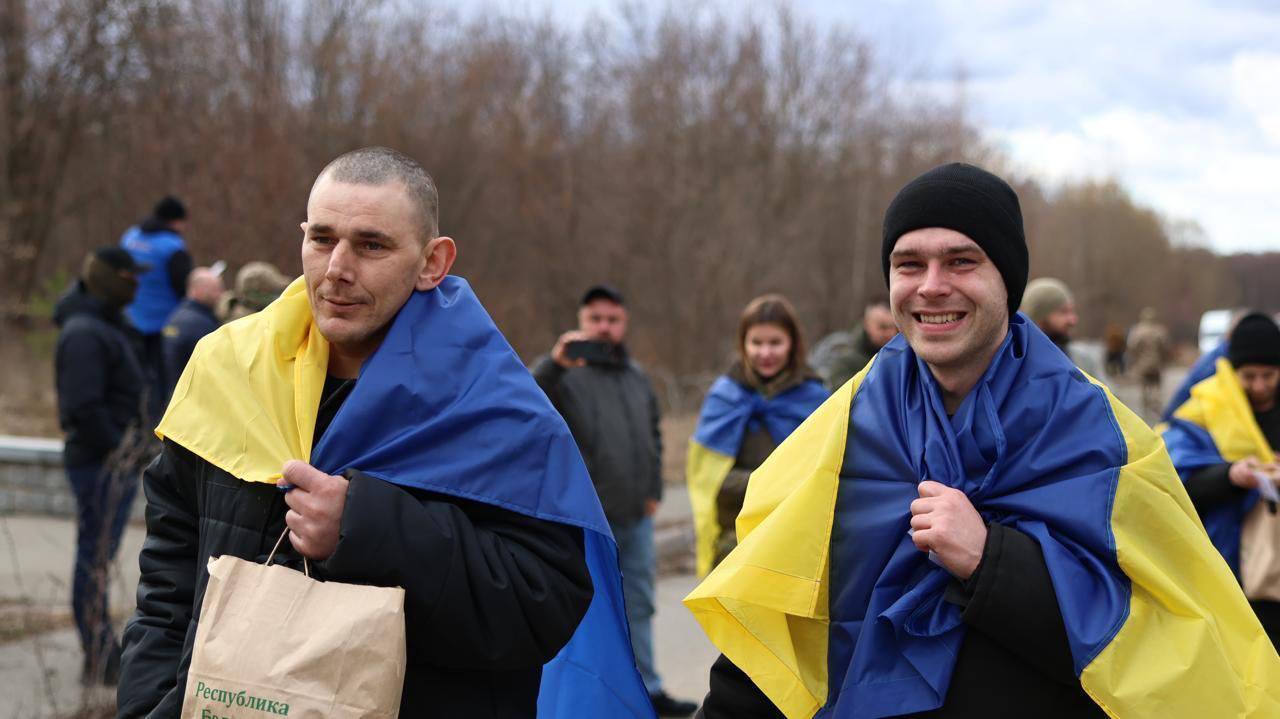 Один из самых больших обменов: Украина вернула из российского плена 197 защитников. Фото и видео
