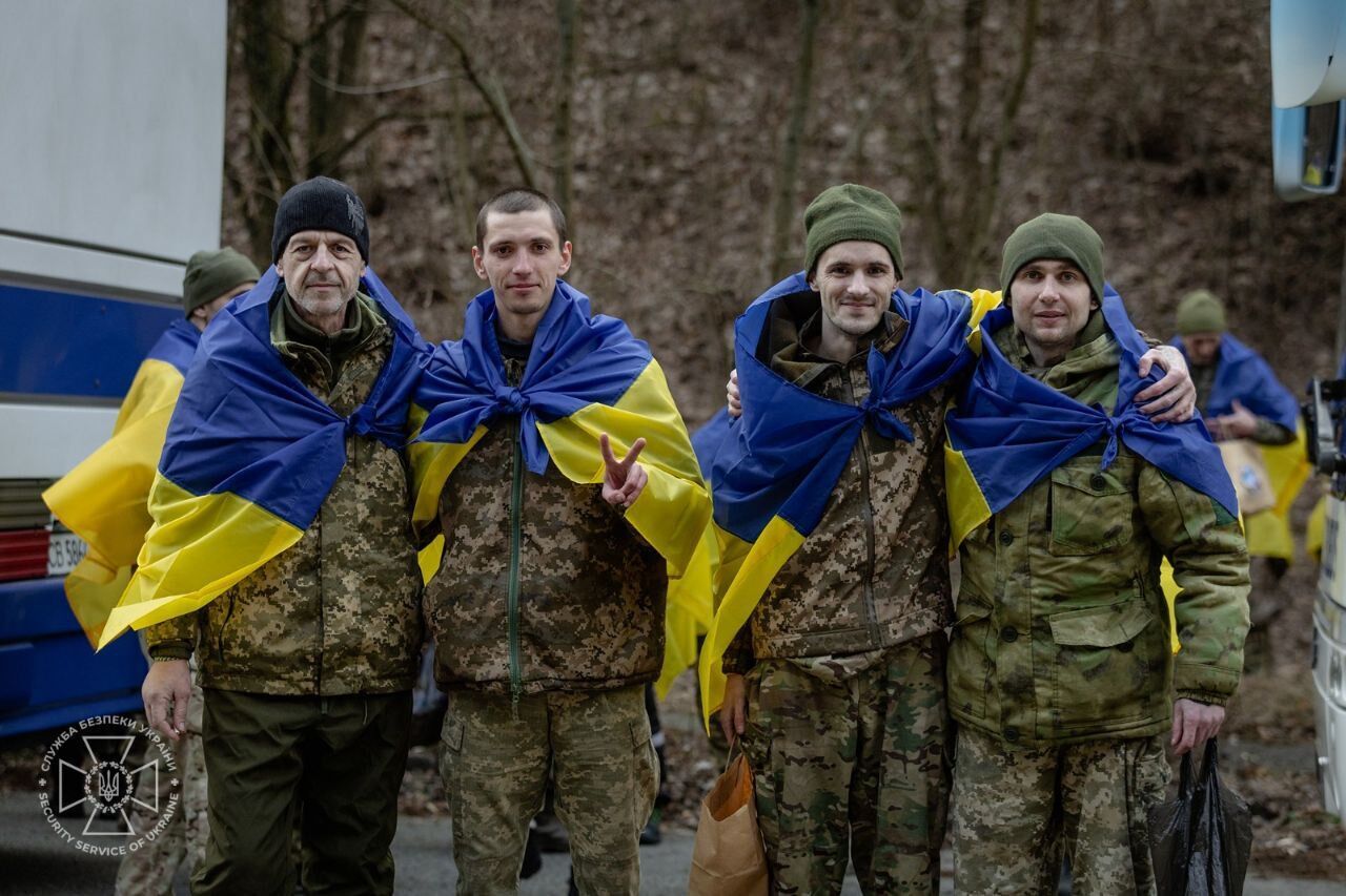 Один из самых больших обменов: Украина вернула из российского плена 197 защитников. Фото и видео