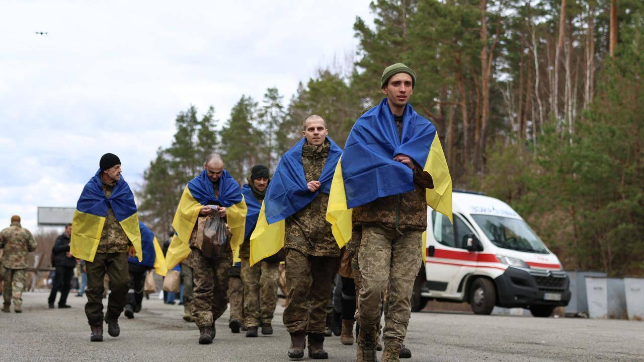 Один из самых больших обменов: Украина вернула из российского плена 197 защитников. Фото и видео