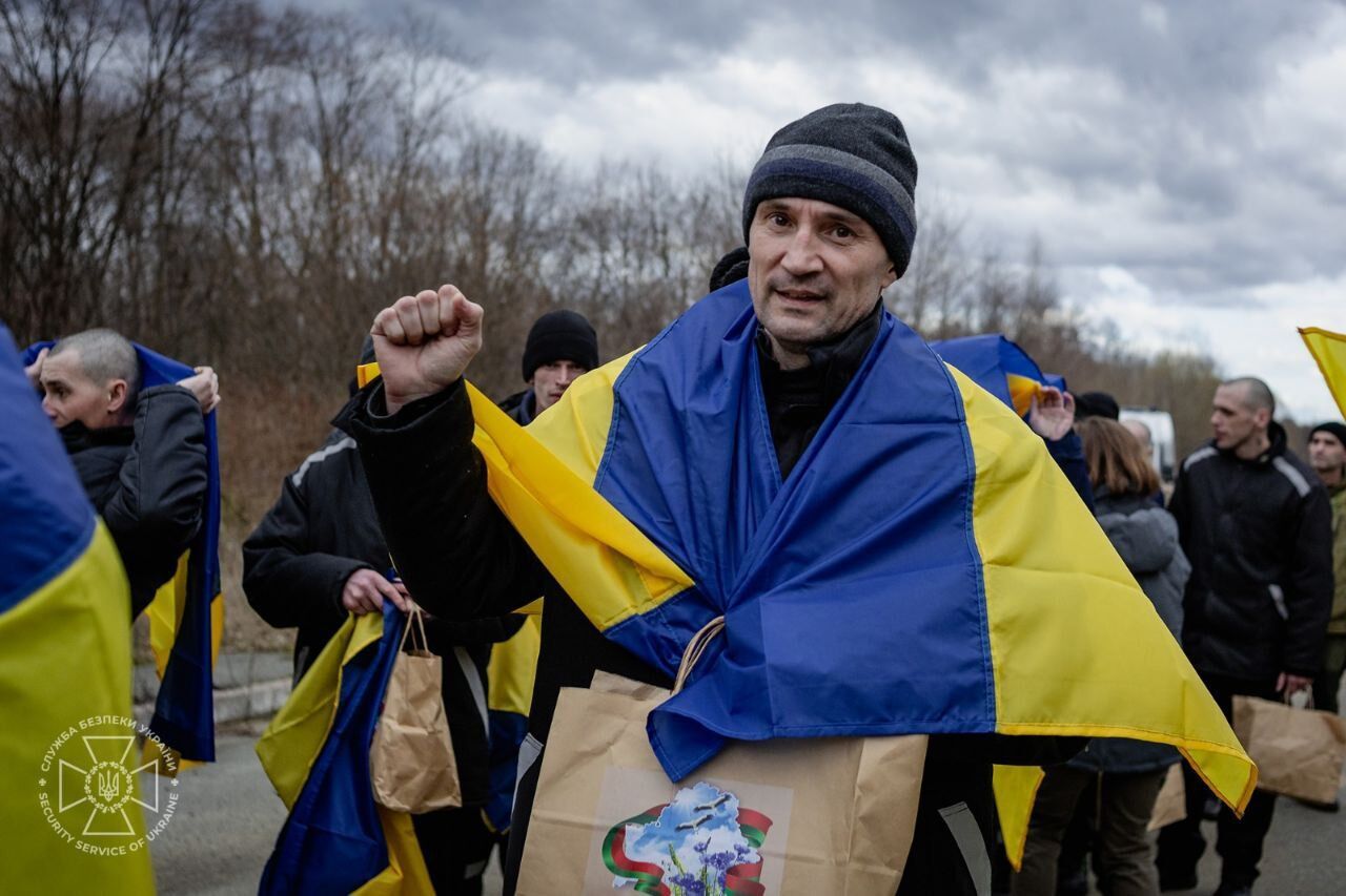 Один из самых больших обменов: Украина вернула из российского плена 197 защитников. Фото и видео