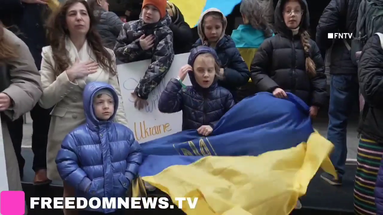 "Зеленський – герой!" Сотні прихильників України вийшли на мітинг у Нью-Йорку. Відео