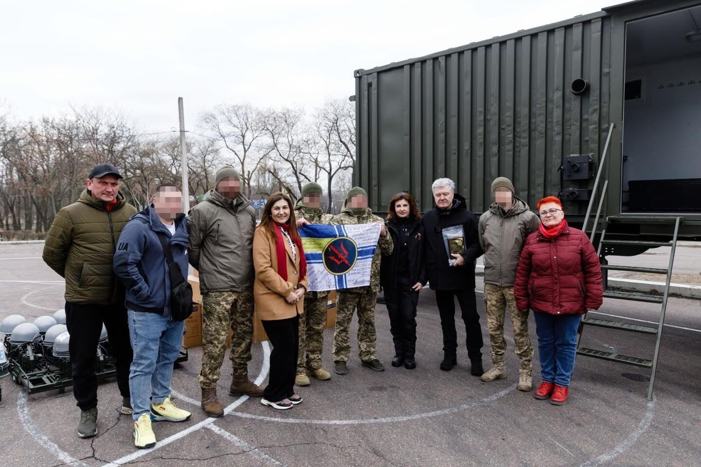 Сотні "Виріїв", "Мавіків" та "Старків": Порошенко привіз нову партію дронів Тетяні Чорновол та підрозділам на південний фронт