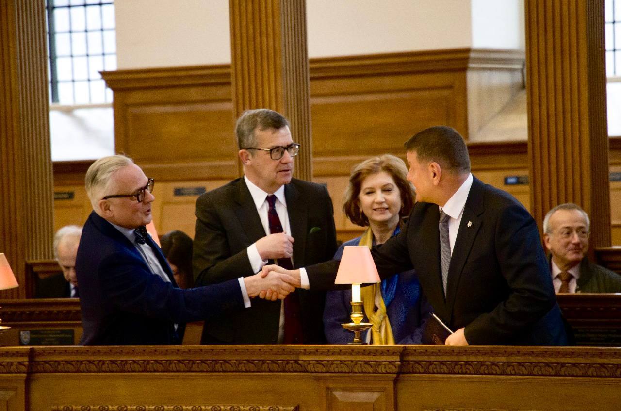 Диктатори бояться правди більше, ніж зброї. Але істина все одно прорветься крізь брехню