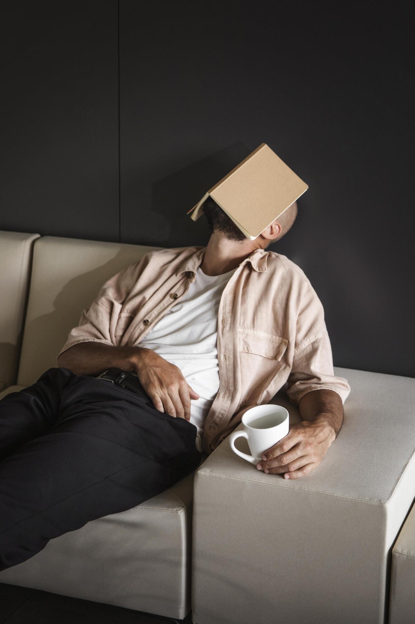 За сколько часов до сна нельзя пить кофе: объяснение ученого