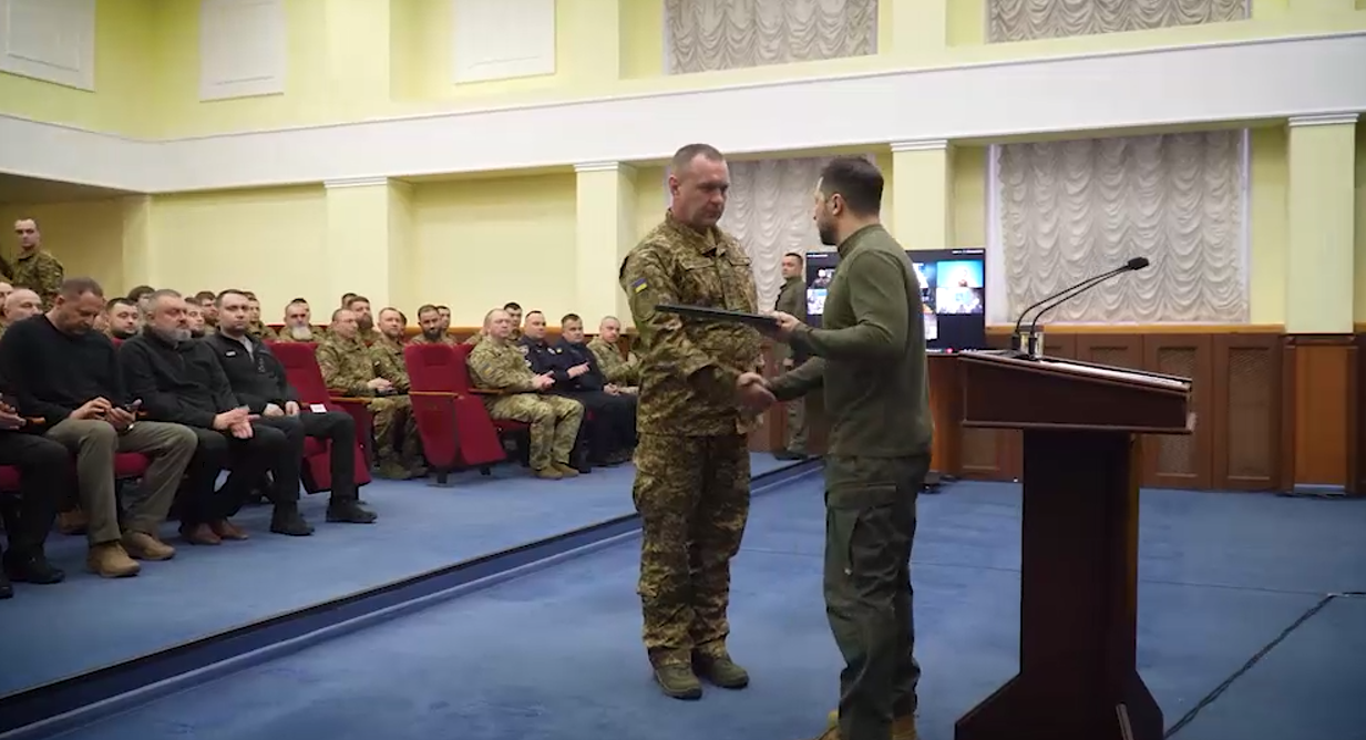 "Здобувають важливі результати": Зеленський привітав воїнів Національної гвардії з їхнім святом і вручив нагороди. Відео