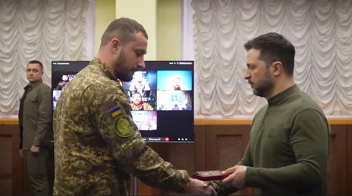 "Здобувають важливі результати": Зеленський привітав воїнів Національної гвардії з їхнім святом і вручив нагороди. Відео