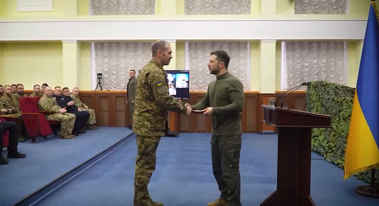 "Здобувають важливі результати": Зеленський привітав воїнів Національної гвардії з їхнім святом і вручив нагороди. Відео