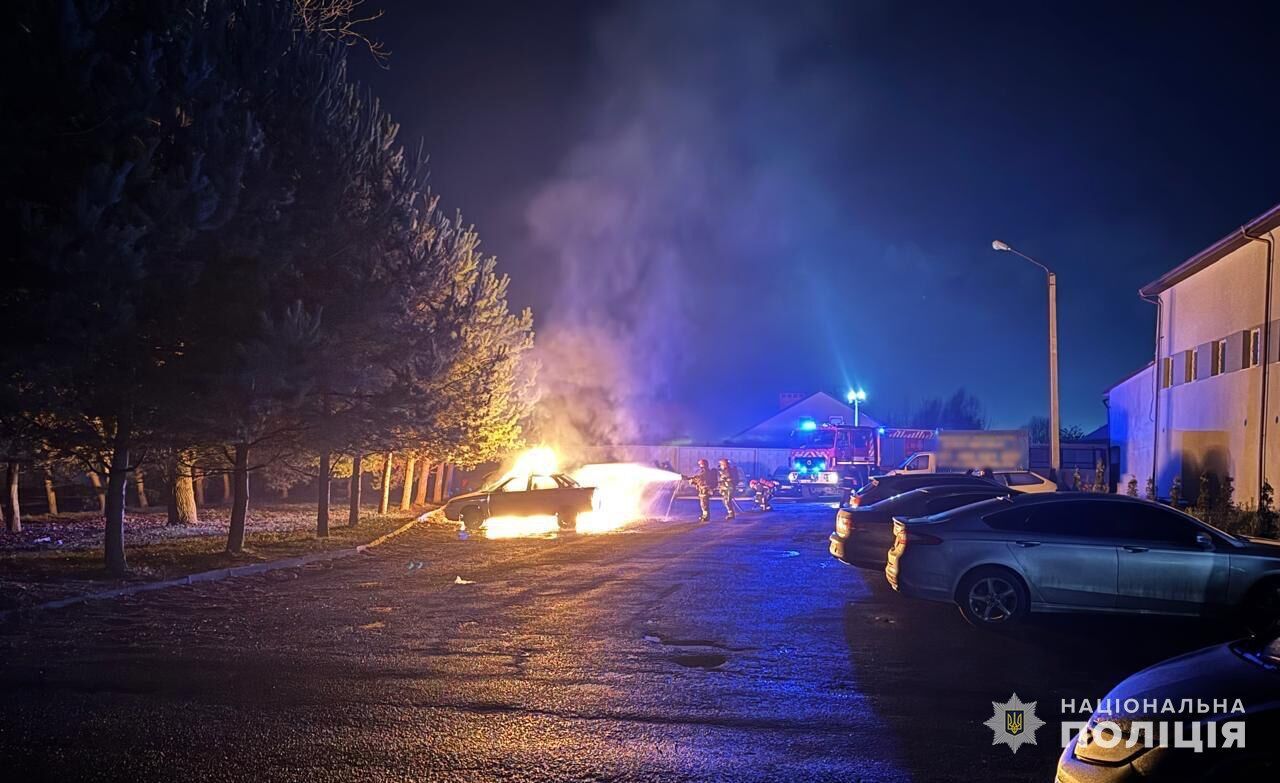 Діяли на замовлення російського "авторитета": встановлено спільника зловмисника, який організовував підпал авто поліцейських у Львові