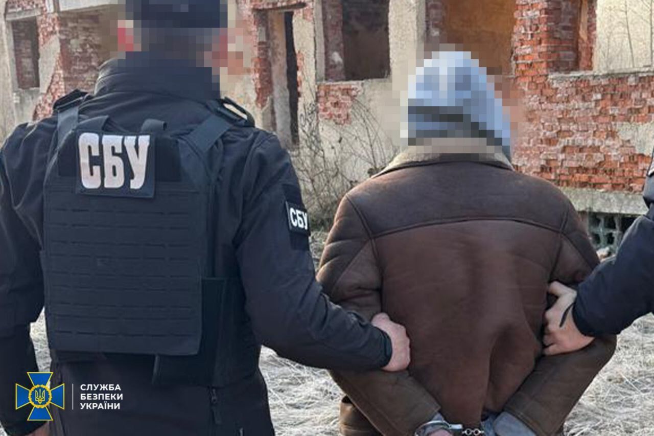 Діяли на території п'яти областей: в Україні затримали ділків, які продавали криміналітету "трофейну" зброю. Фото