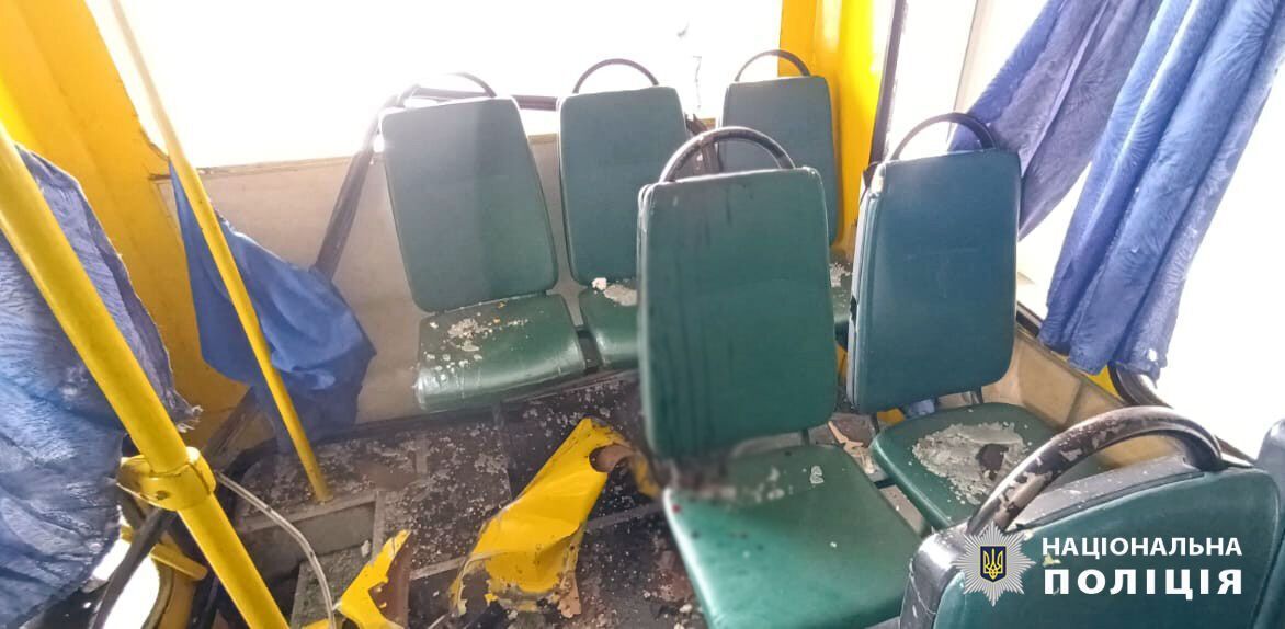 Приїхала провідати будинок і загинула: у Херсоні росіяни скинули вибухівку на маршрутку та вбили двох жінок