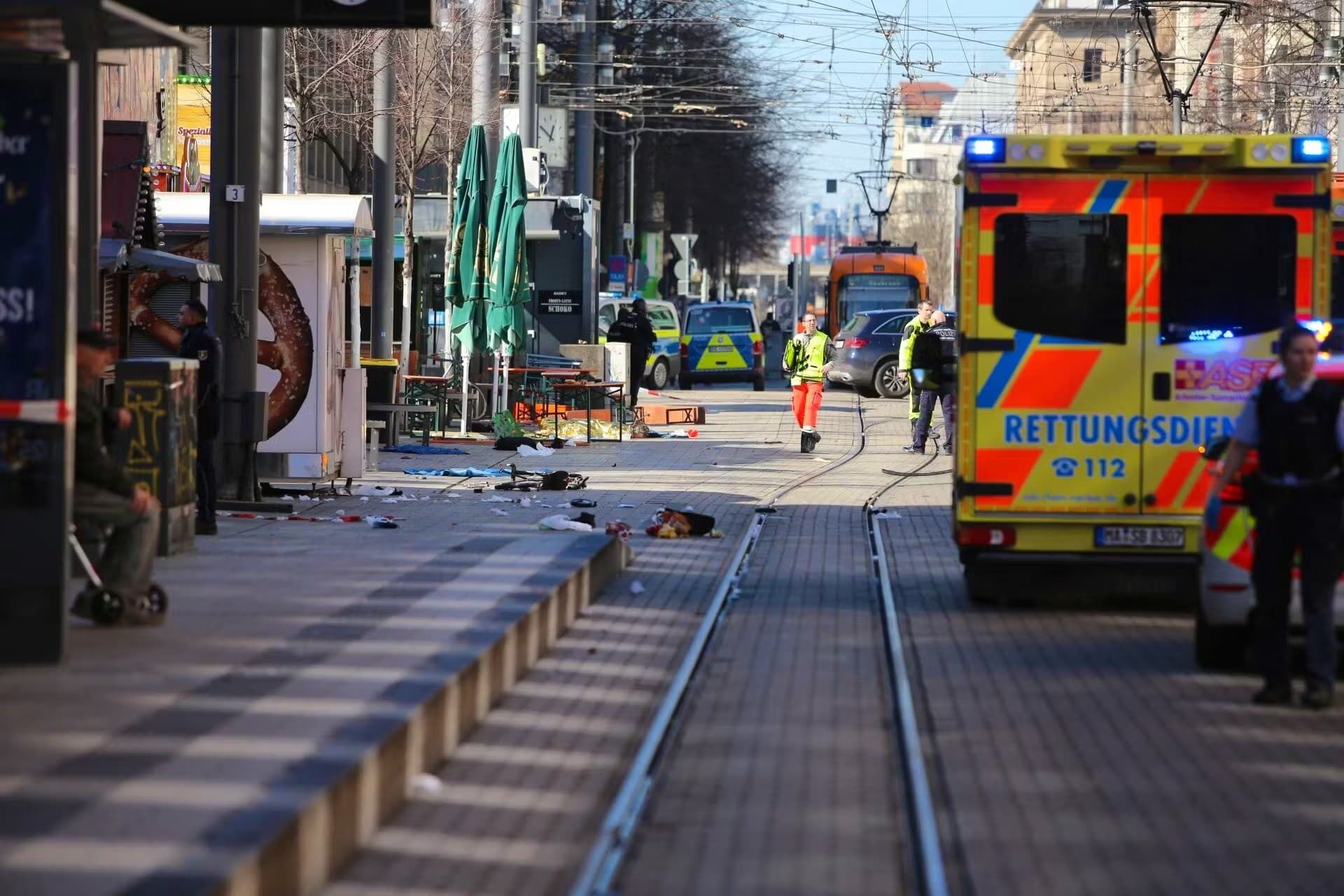 Автомобиль въехал в толпу в центре города Мангейм.