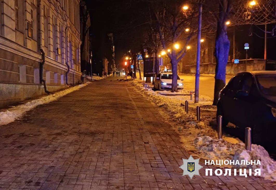 В центре Киева мужчина во время ссоры с прохожим устроил стрельбу. Подробности и фото