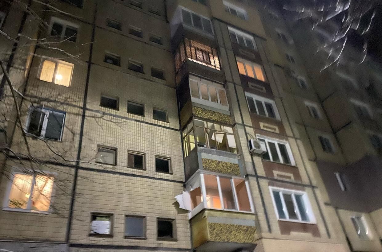 Ворог атакував Кривий Ріг дронами: пошкоджено підприємство, є постраждала. Фото і відео