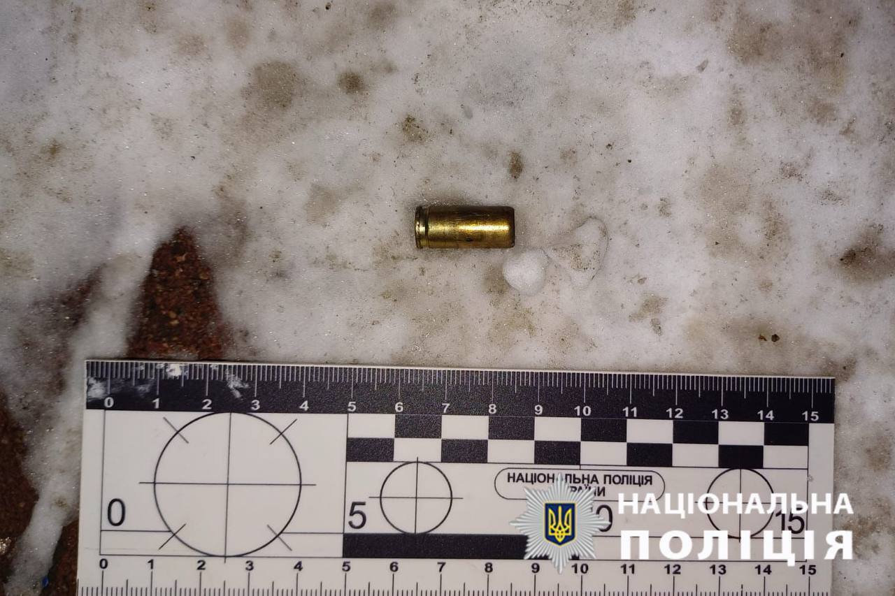В центре Киева мужчина во время ссоры с прохожим устроил стрельбу. Подробности и фото